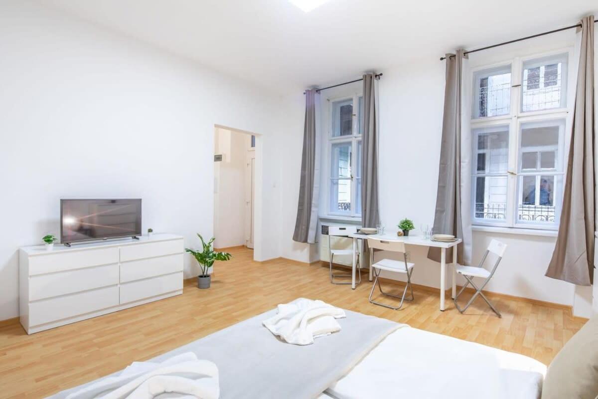 Very Central Convenient Flat Budapest Ngoại thất bức ảnh