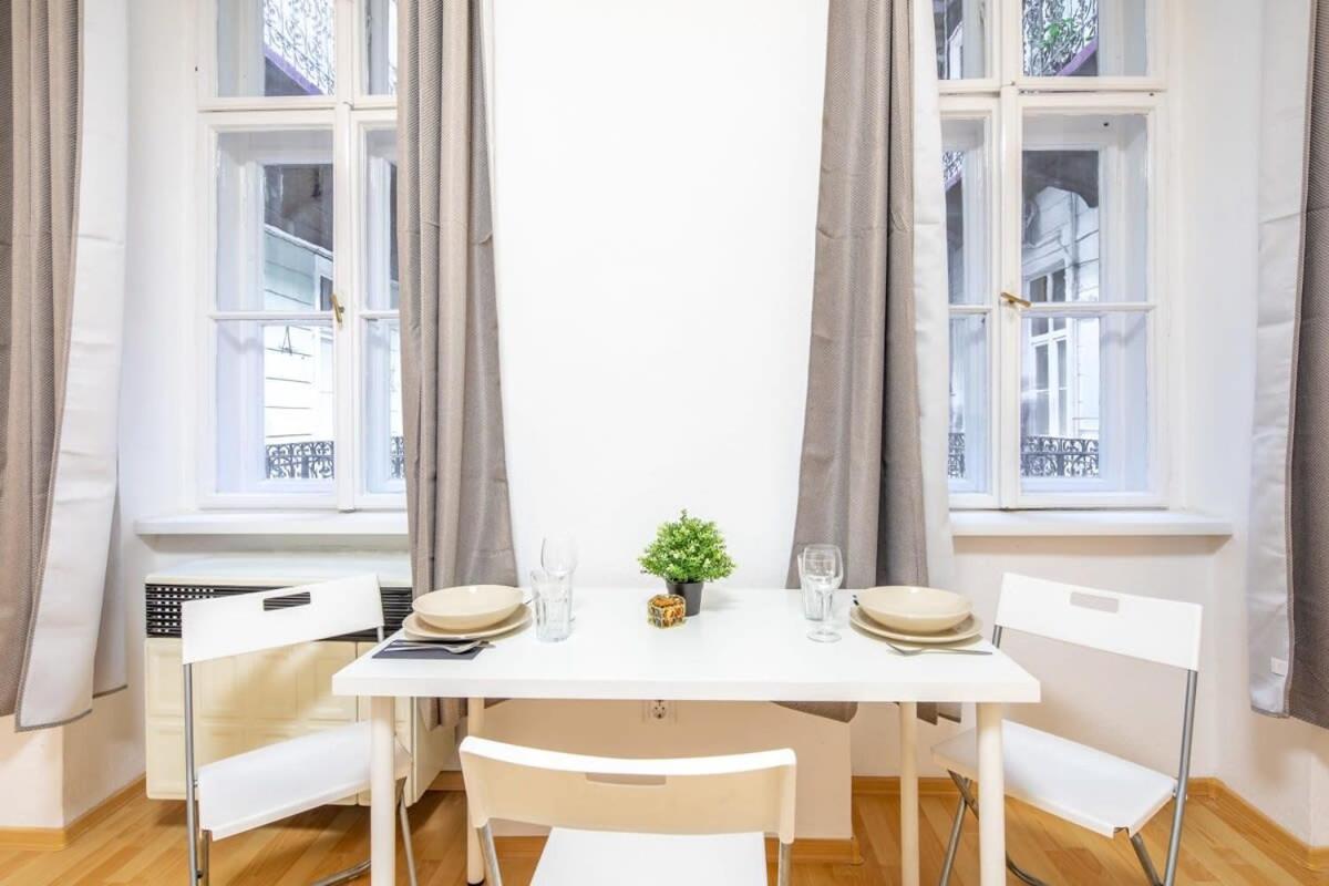 Very Central Convenient Flat Budapest Ngoại thất bức ảnh